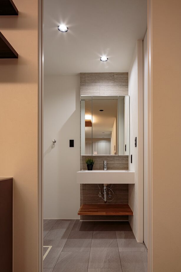 ホワイトレーベル 【注文住宅/30坪台/間取り図】間接照明を活かしたモダンな家の建築実例画像7