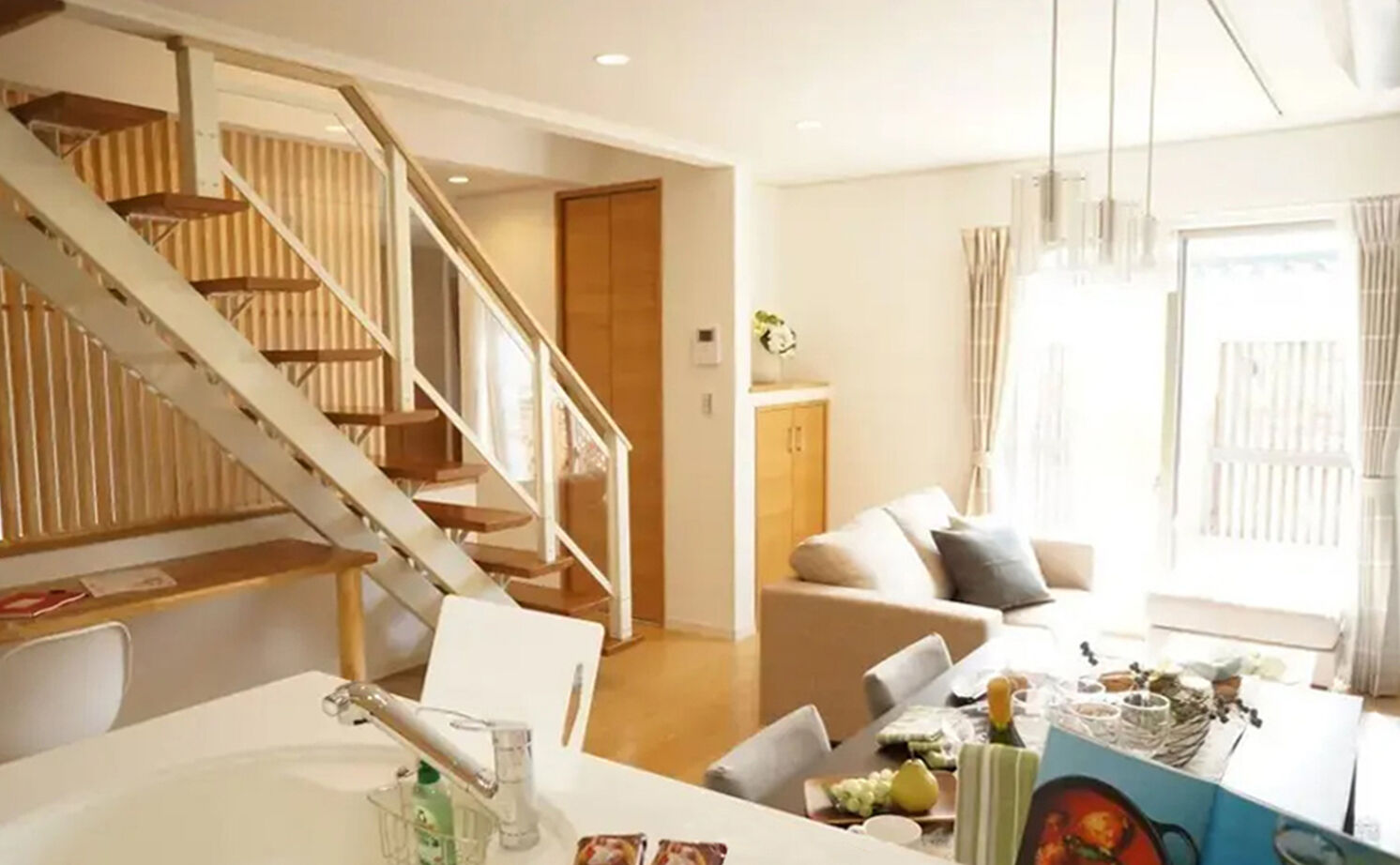 イシンホーム三郷　松井産業 【1000万円台/30坪/ガレージハウス】子育てと家事動線を考え抜いた、遊び心満載な2階建ての建築実例画像4