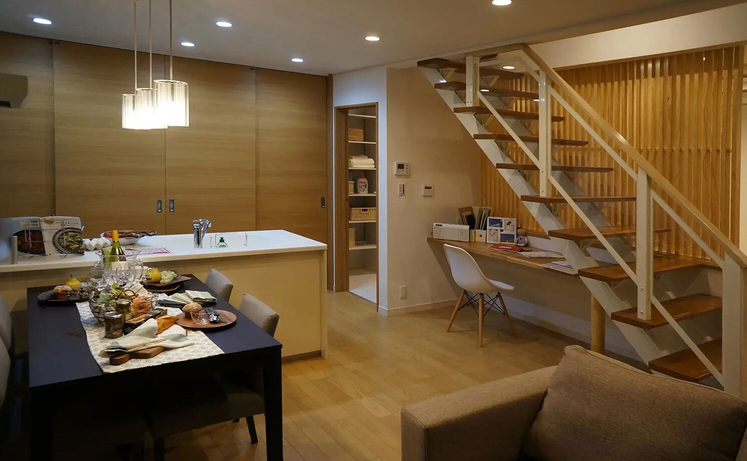 イシンホーム三郷　松井産業 【1000万円台/30坪/ガレージハウス】子育てと家事動線を考え抜いた、遊び心満載な2階建ての建築実例画像5