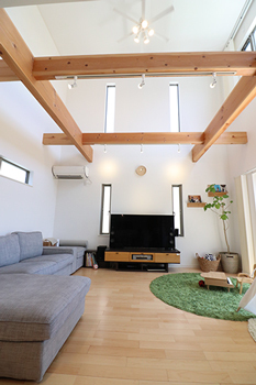 イシンホーム三郷　松井産業 【1850万円/30坪/ウッドデッキ】VR確認で理想通り！吹き抜けから太陽の光が差し込む中庭のある家の建築実例画像2