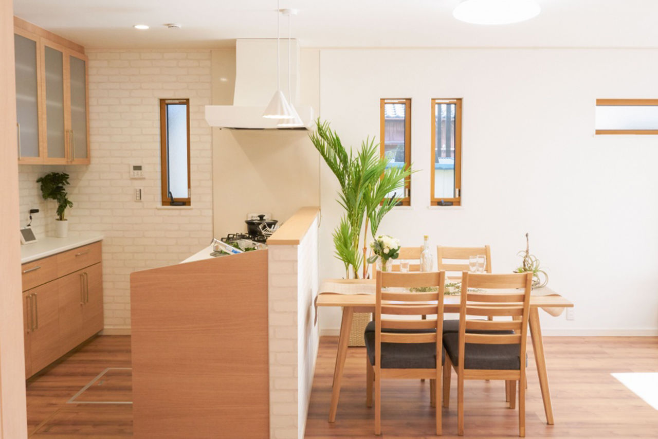 イシンホーム三郷　松井産業 【1000万円台/30坪台/太陽光発電/ZEH仕様/家事動線の工夫】ナチュラルデザインのゼロエネルギーハウスの建築実例画像2