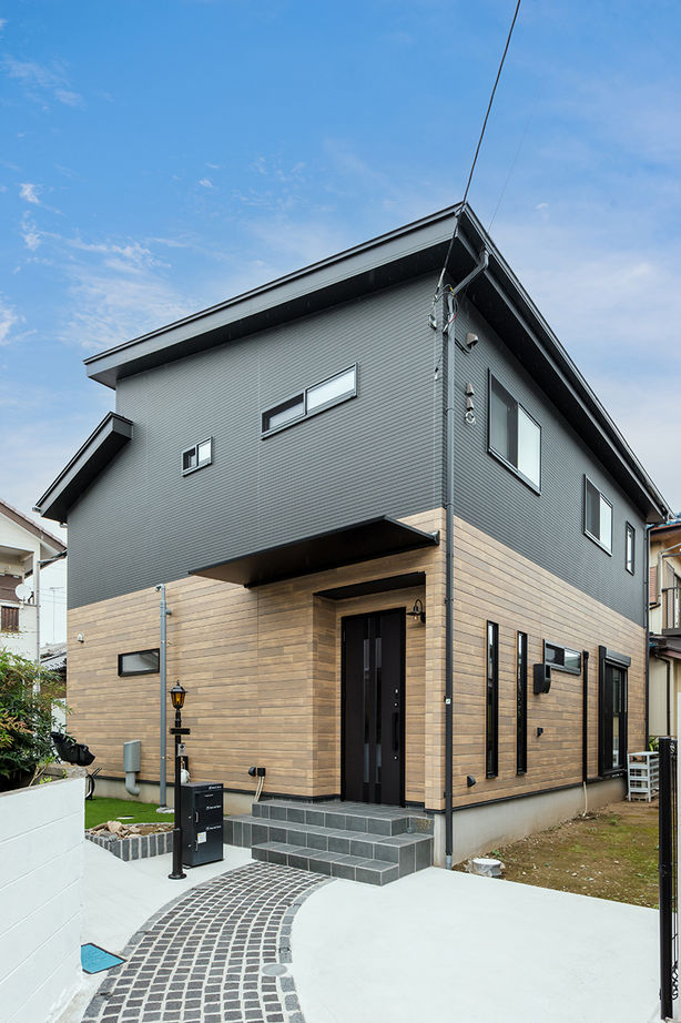 イシンホーム三郷　松井産業 【2000万円台/家事ラク動線/太陽光発電】集まる家族が、それぞれの居場所で自由に過ごせる家の建築実例画像2