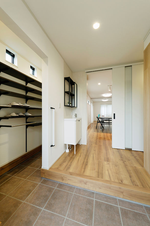 イシンホーム三郷　松井産業 【1000万円台/家事ラク動線/ZEH仕様/ロフトと書斎】毎日が楽しい！遊び心が満載の家づくりの建築実例画像6