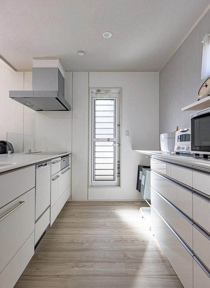 イシンホーム三郷　松井産業 【二世帯住宅/高気密・高断熱/省エネ・創エネ】二世帯それぞれの暮らしに合わせた空間設計の建築実例画像4