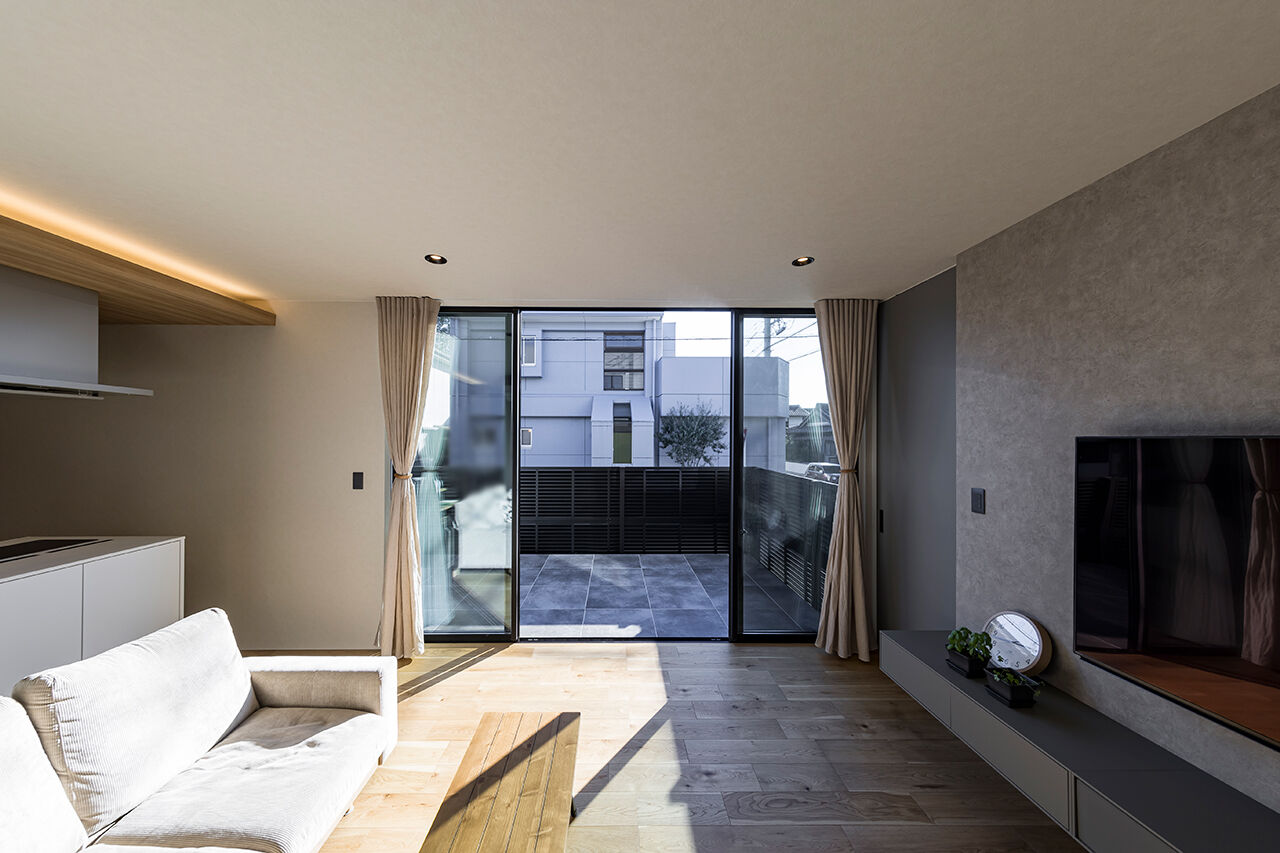 iD pluss(アイディープラス) 【ガルバリウム×タイルデッキ/2000万円台/愛知県日進市】青空に、鎧張りのガルバリウム外壁が映える家の建築実例画像3