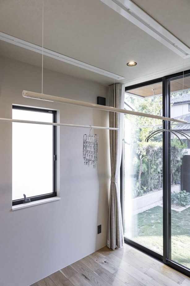 iD pluss(アイディープラス) 【ガルバリウム×タイルデッキ/2000万円台/愛知県日進市】青空に、鎧張りのガルバリウム外壁が映える家の建築実例画像9