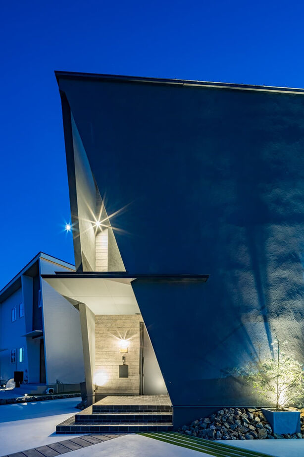 iD pluss(アイディープラス) 【デザイナーズ×ウッドデッキ/長久手市/3000万円台】緻密な構造計算があればこそ、実現できた外観と大空間の建築実例画像9