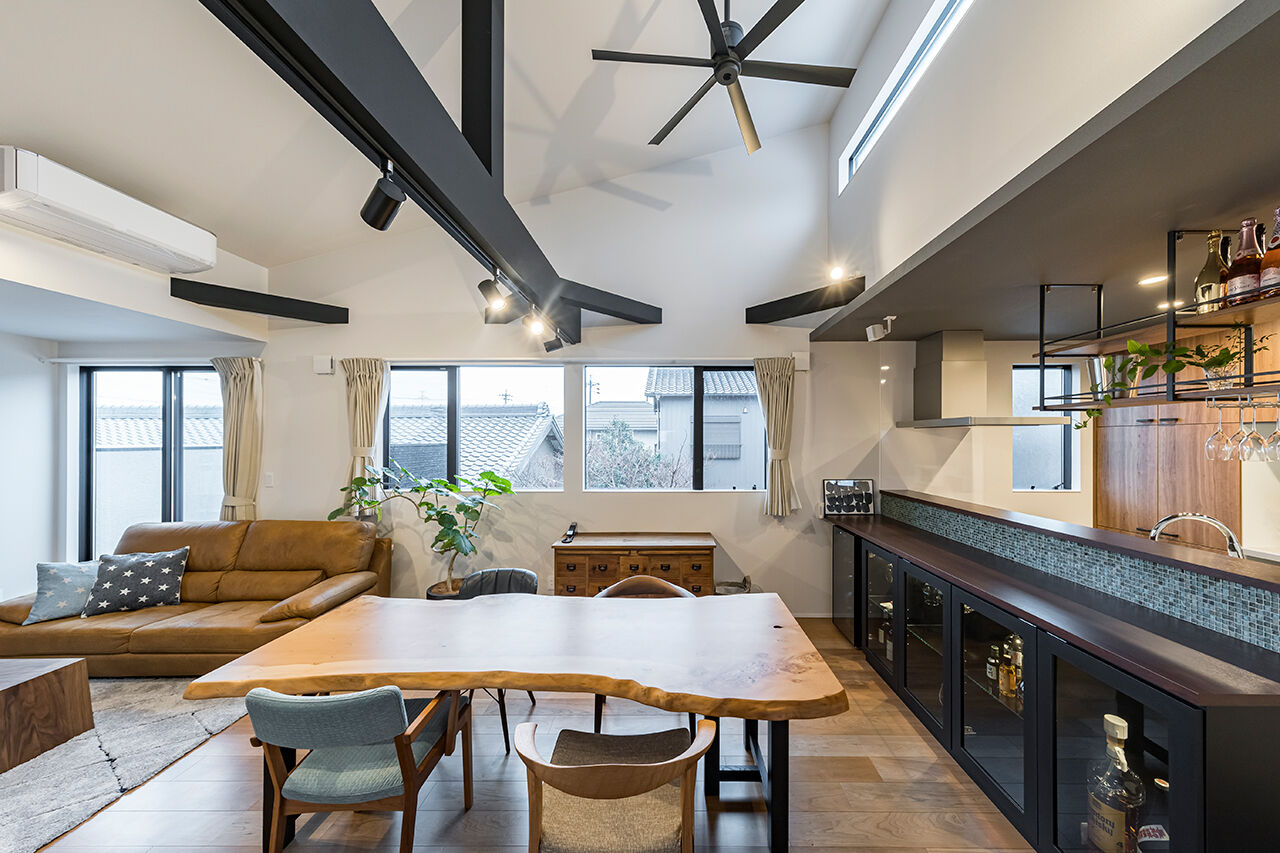 iD pluss(アイディープラス) 【ビルドインガレージ×2000万円台/愛知県】手に入れたのは、期待以上の寛ぎ時間の建築実例画像1