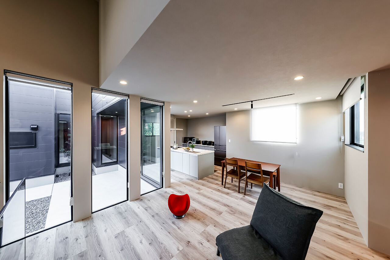 iD pluss(アイディープラス) 【平屋×中庭×スキップフロア/3000万円台/愛知県豊田市】贅沢なガレージで趣味を楽しむ、至福の平屋ライフの建築実例画像3