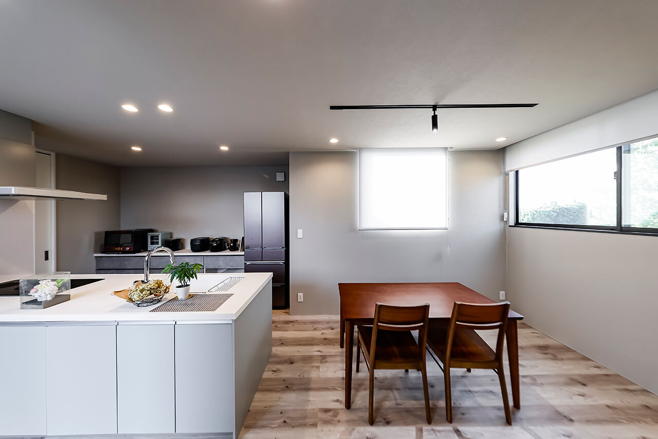 iD pluss(アイディープラス) 【平屋×中庭×スキップフロア/3000万円台/愛知県豊田市】贅沢なガレージで趣味を楽しむ、至福の平屋ライフの建築実例画像4