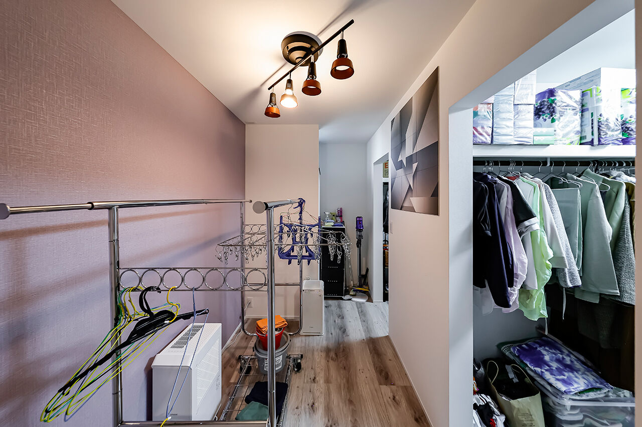 iD pluss(アイディープラス) 【平屋×中庭×スキップフロア/3000万円台/愛知県豊田市】贅沢なガレージで趣味を楽しむ、至福の平屋ライフの建築実例画像7