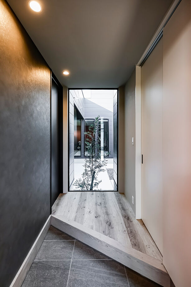 iD pluss(アイディープラス) 【平屋×中庭×スキップフロア/3000万円台/愛知県豊田市】贅沢なガレージで趣味を楽しむ、至福の平屋ライフの建築実例画像8