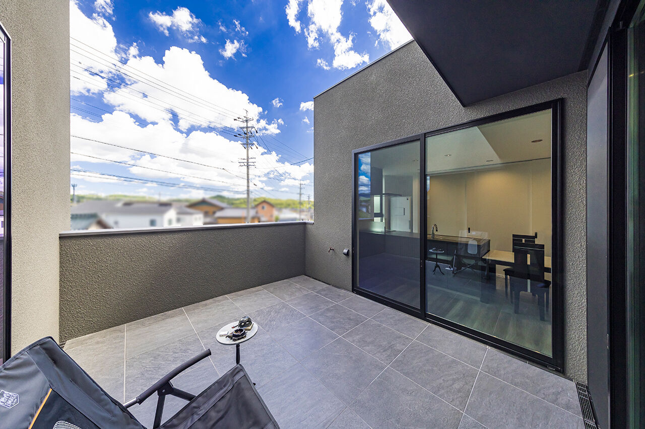 iD pluss(アイディープラス) 【バイクガレージ×中庭/2000万円台/愛知県瀬戸市】趣味と生活が交差する、スタイリッシュな夢の住まいの建築実例画像3