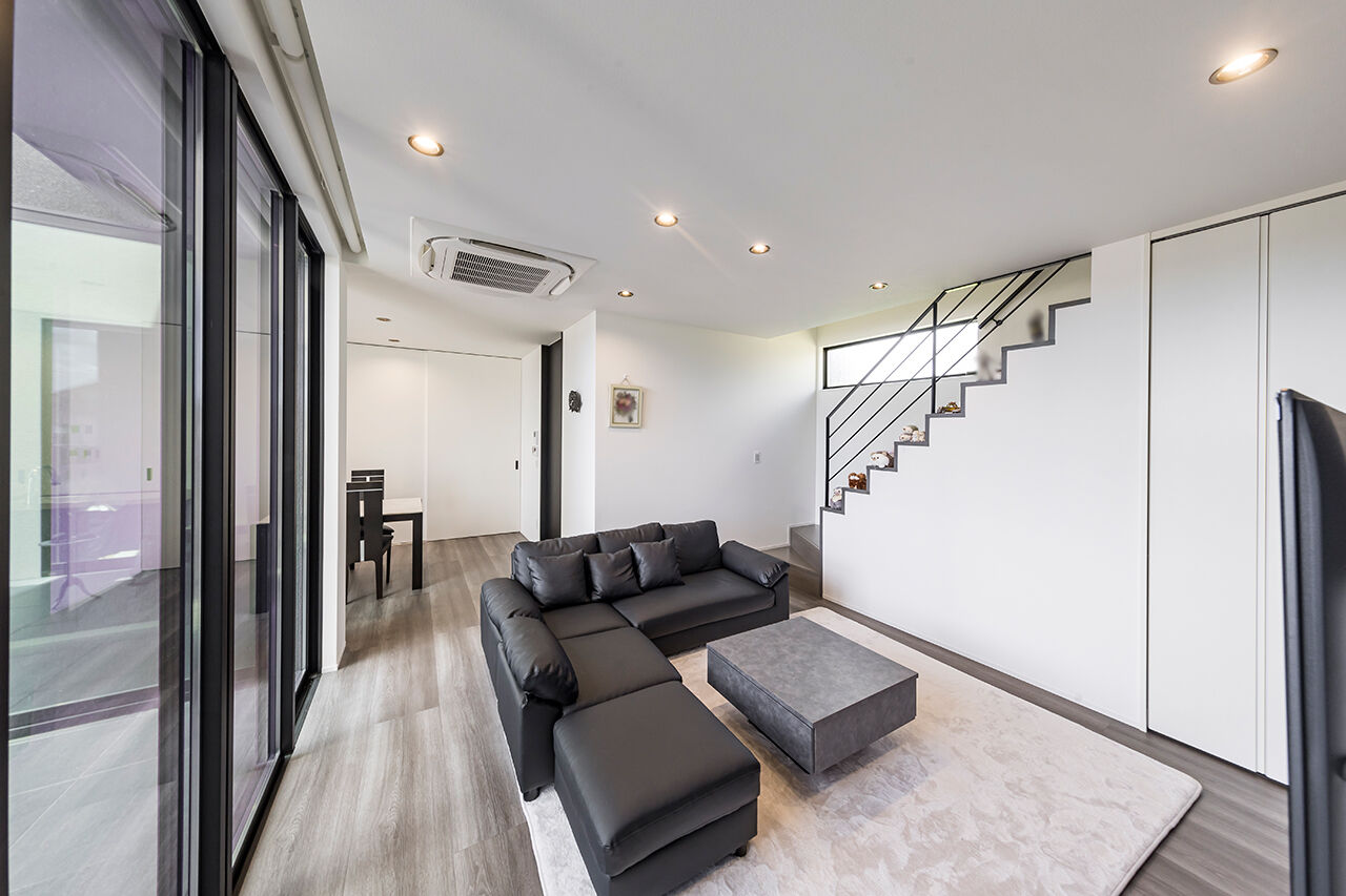 iD pluss(アイディープラス) 【バイクガレージ×中庭/2000万円台/愛知県瀬戸市】趣味と生活が交差する、スタイリッシュな夢の住まいの建築実例画像4