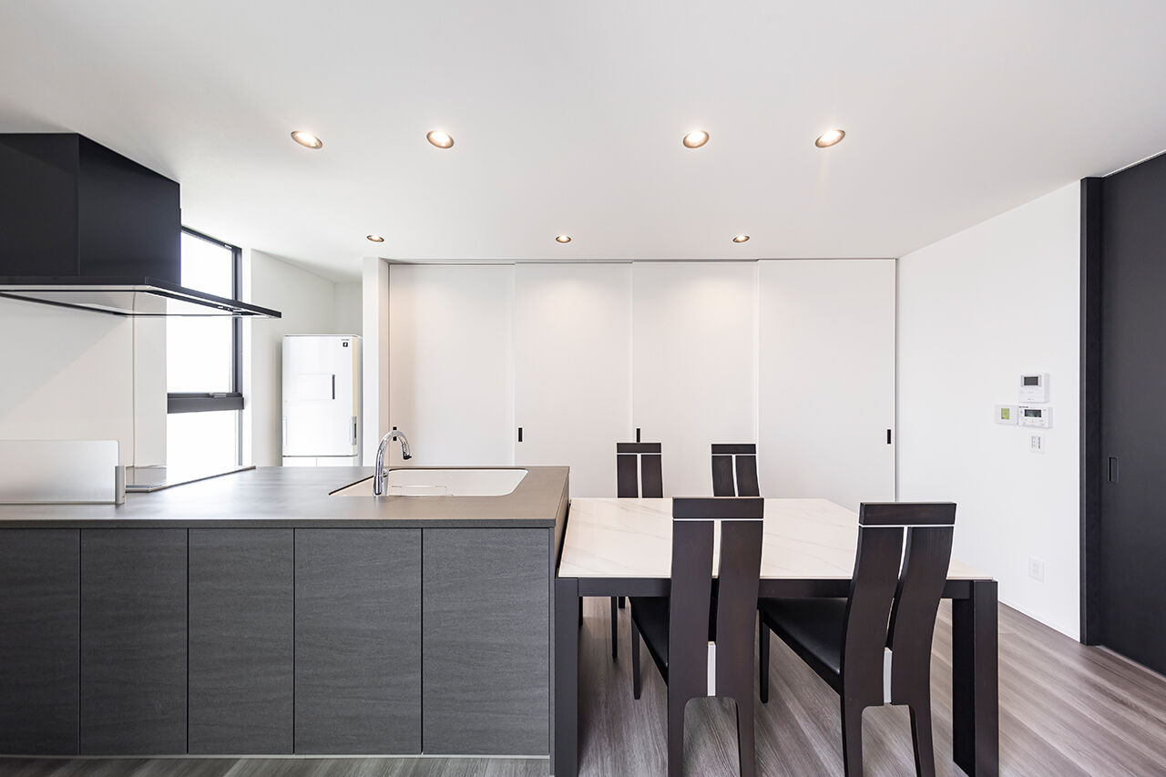 iD pluss(アイディープラス) 【バイクガレージ×中庭/2000万円台/愛知県瀬戸市】趣味と生活が交差する、スタイリッシュな夢の住まいの建築実例画像6