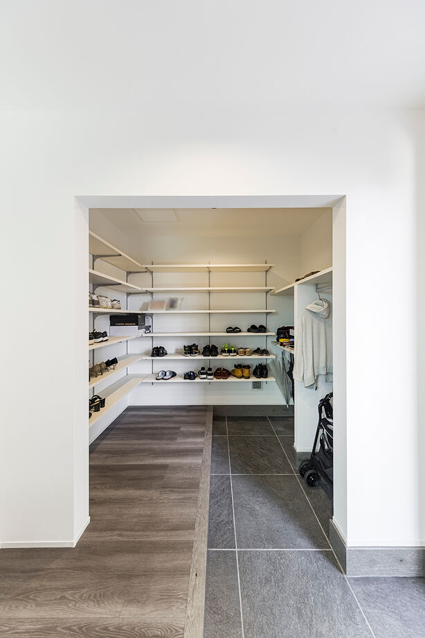 iD pluss(アイディープラス) 【バイクガレージ×中庭/2000万円台/愛知県瀬戸市】趣味と生活が交差する、スタイリッシュな夢の住まいの建築実例画像9