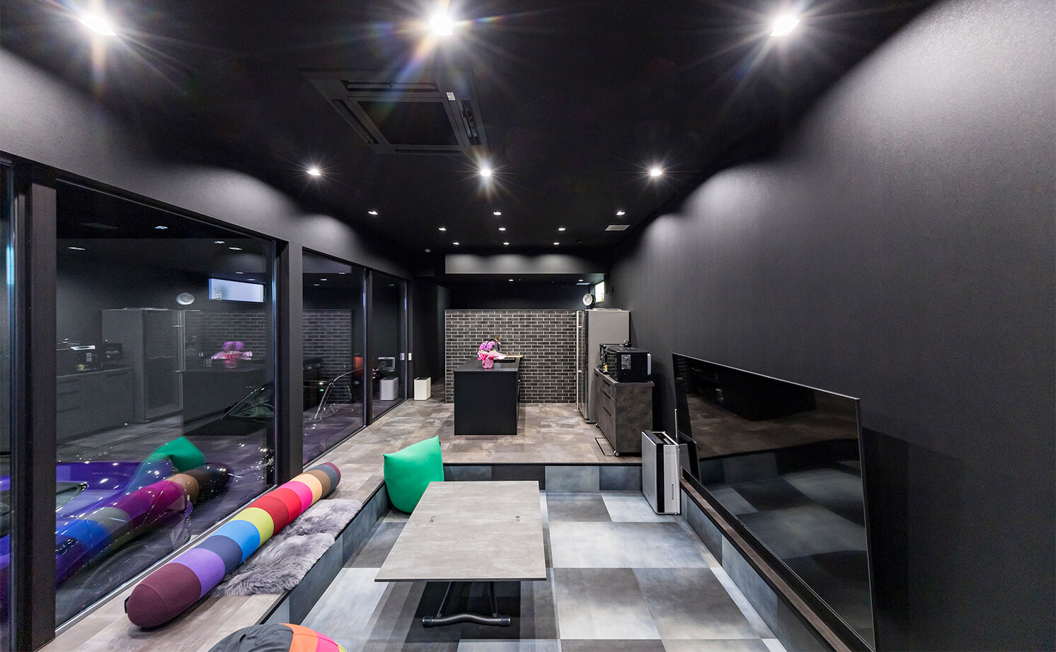 iD pluss(アイディープラス) 【建築家×ワンルーム/3000万円台/愛知県豊橋市】黒にこだわったビルトインガレージのある平屋の建築実例画像2