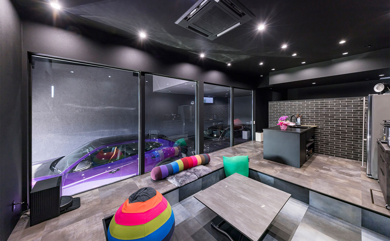 iD pluss(アイディープラス) 【建築家×ワンルーム/3000万円台/愛知県豊橋市】黒にこだわったビルトインガレージのある平屋の建築実例画像3