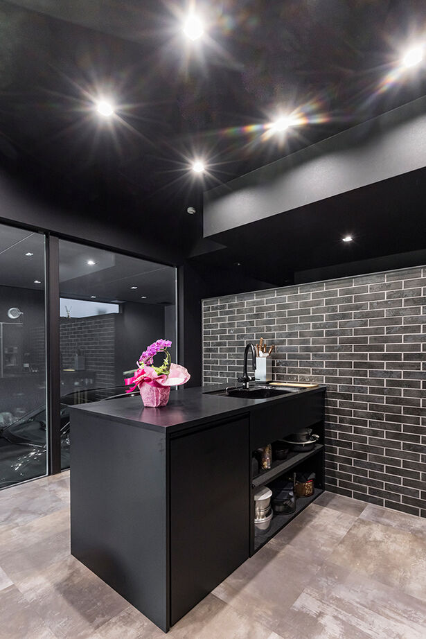 iD pluss(アイディープラス) 【建築家×ワンルーム/3000万円台/愛知県豊橋市】黒にこだわったビルトインガレージのある平屋の建築実例画像6