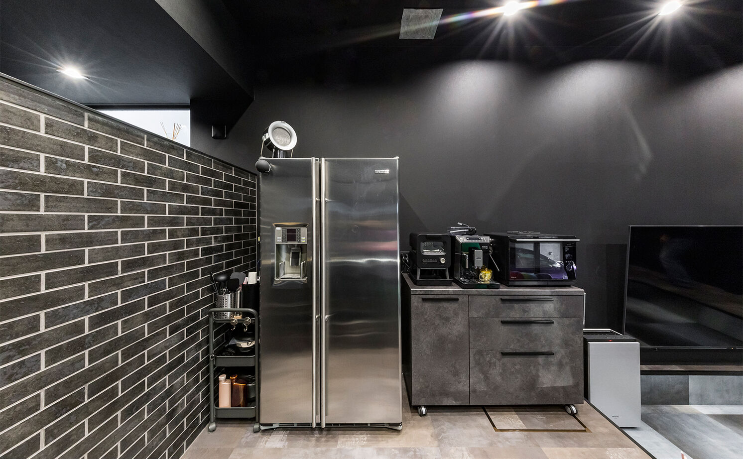 iD pluss(アイディープラス) 【建築家×ワンルーム/3000万円台/愛知県豊橋市】黒にこだわったビルトインガレージのある平屋の建築実例画像7