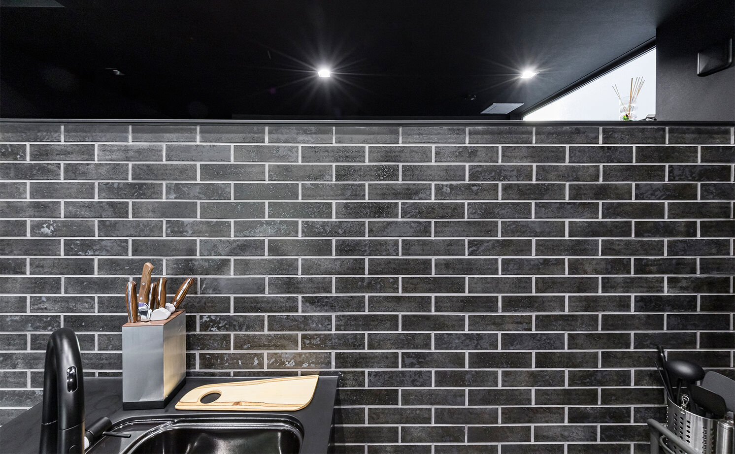 iD pluss(アイディープラス) 【建築家×ワンルーム/3000万円台/愛知県豊橋市】黒にこだわったビルトインガレージのある平屋の建築実例画像8