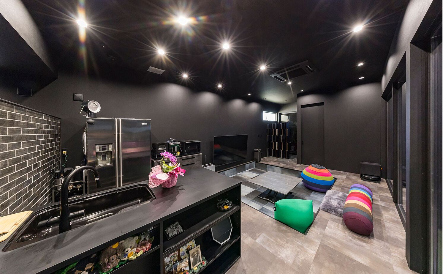 iD pluss(アイディープラス) 【建築家×ワンルーム/3000万円台/愛知県豊橋市】黒にこだわったビルトインガレージのある平屋の建築実例画像9