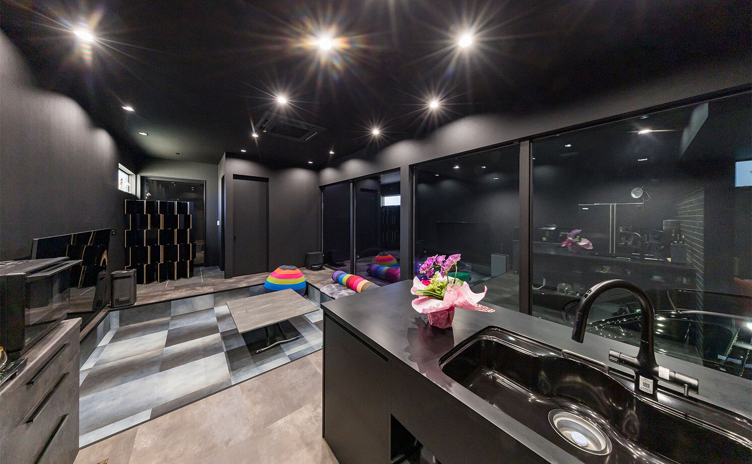 iD pluss(アイディープラス) 【建築家×ワンルーム/3000万円台/愛知県豊橋市】黒にこだわったビルトインガレージのある平屋の建築実例画像10