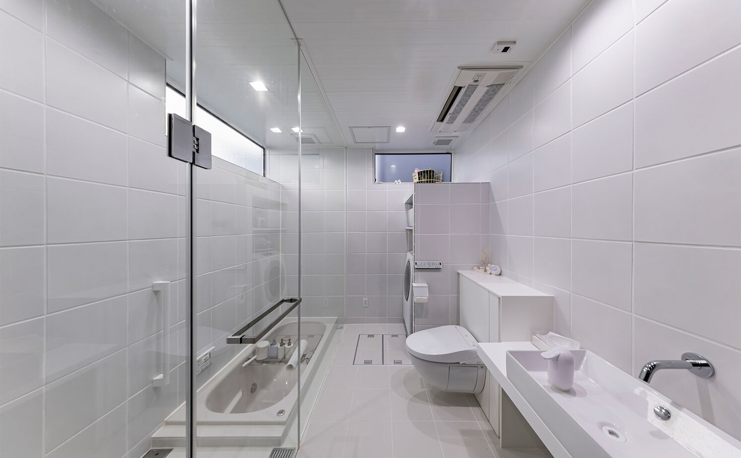 iD pluss(アイディープラス) 【建築家×ワンルーム/3000万円台/愛知県豊橋市】黒にこだわったビルトインガレージのある平屋の建築実例画像12