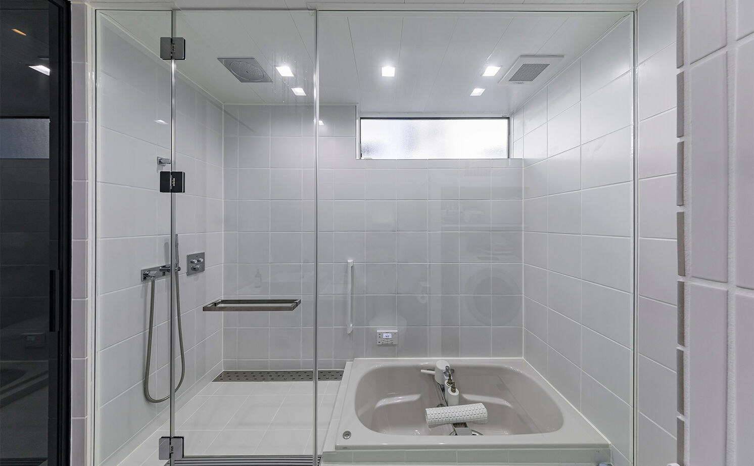 iD pluss(アイディープラス) 【建築家×ワンルーム/3000万円台/愛知県豊橋市】黒にこだわったビルトインガレージのある平屋の建築実例画像13