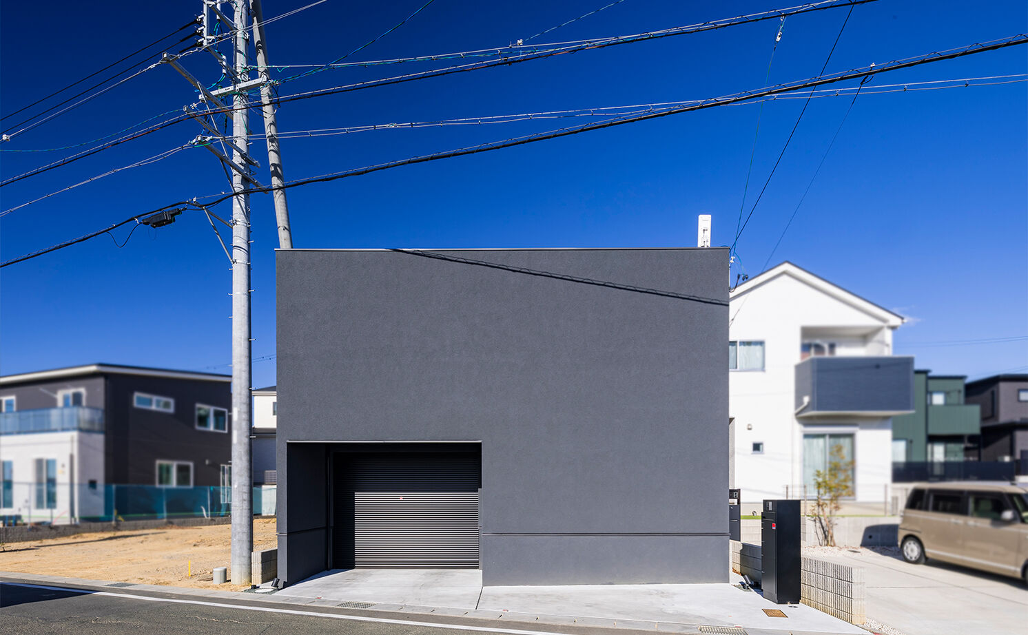 iD pluss(アイディープラス) 【建築家×ワンルーム/3000万円台/愛知県豊橋市】黒にこだわったビルトインガレージのある平屋の建築実例画像16