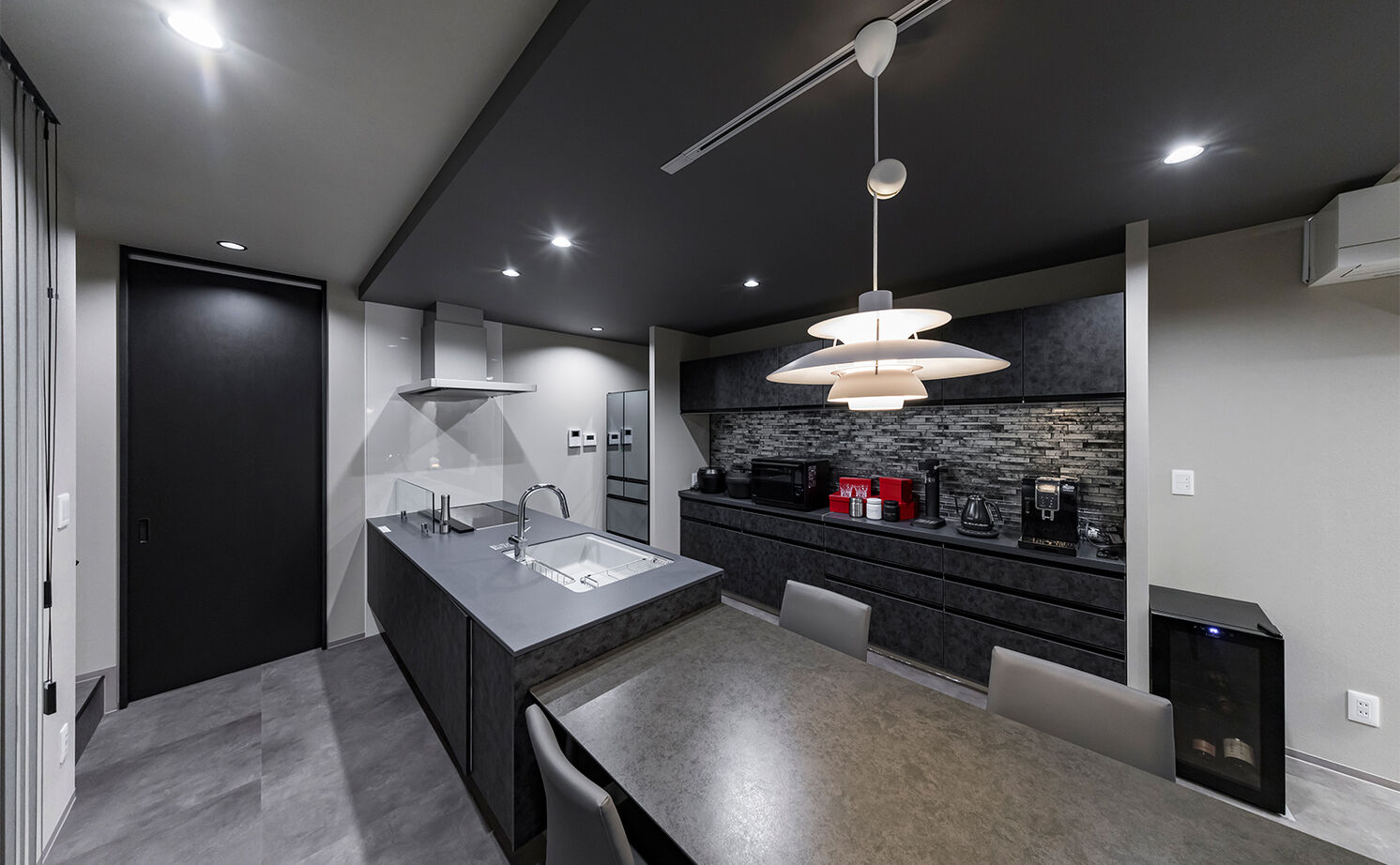 iD pluss(アイディープラス) 【建築家×中庭×スタイリッシュ/2000万円台/愛知県名古屋市】プライバシーを纏う中庭と石の家の建築実例画像10