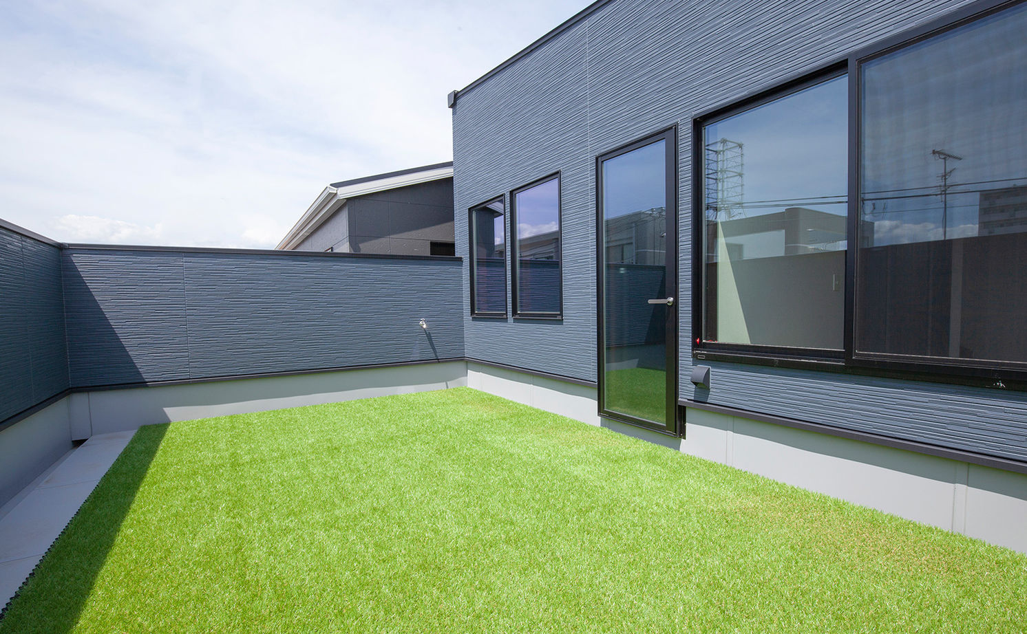 新栄建設　パナソニックビルダーズグループ 【2000万円台/39坪/２階リビング/間取り図有】ビルトインガレージのある3階建ての家の建築実例画像3