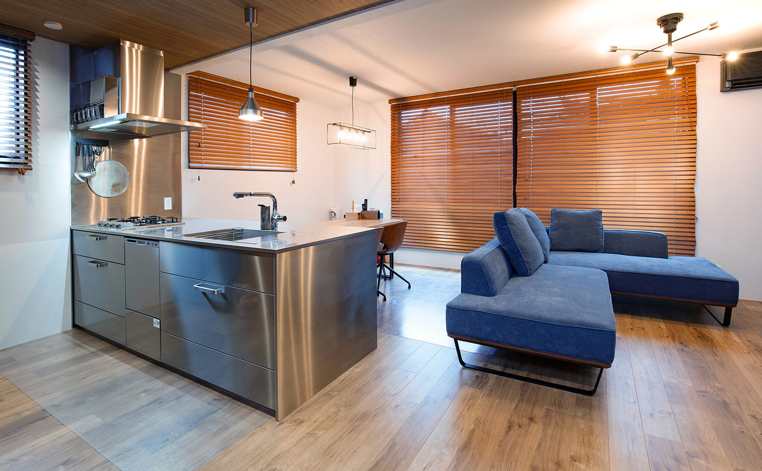 新栄建設　パナソニックビルダーズグループ 【2000万円台/39坪/２階リビング/間取り図有】ビルトインガレージのある3階建ての家の建築実例画像5