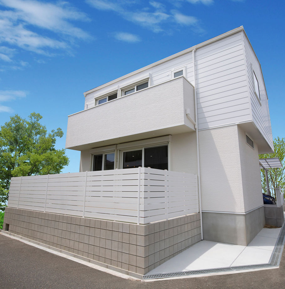 新栄建設　パナソニックビルダーズグループ 【2000万円台/3１坪/大きな本棚/間取り図有】図書館のあるZEHの家の建築実例画像3