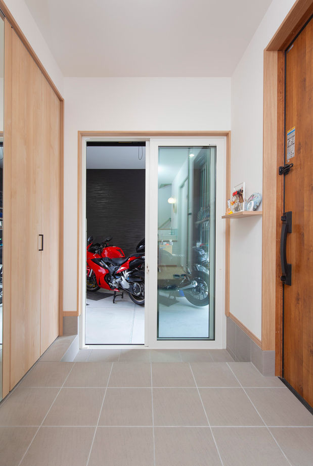 新栄建設　パナソニックビルダーズグループ 【3000万円台/35坪/２階リビング/間取図有】ビルトインガレージはバイク専用。変形地を活かした八角形の家の建築実例画像4