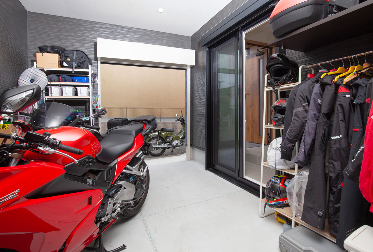 新栄建設　パナソニックビルダーズグループ 【3000万円台/35坪/２階リビング/間取図有】ビルトインガレージはバイク専用。変形地を活かした八角形の家の建築実例画像5