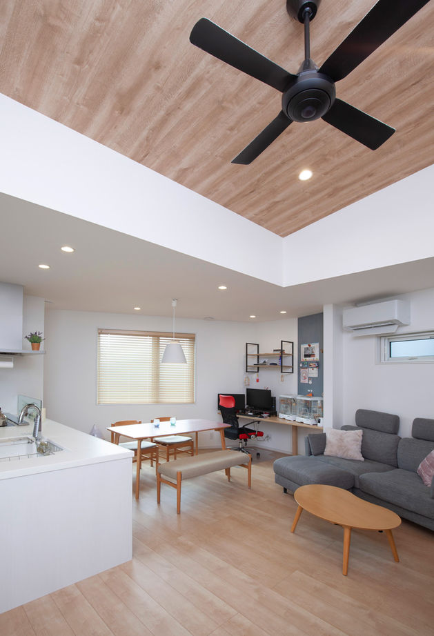 新栄建設　パナソニックビルダーズグループ 【3000万円台/35坪/２階リビング/間取図有】ビルトインガレージはバイク専用。変形地を活かした八角形の家の建築実例画像7