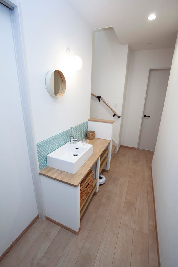 新栄建設　パナソニックビルダーズグループ 【3000万円台/35坪/２階リビング/間取図有】ビルトインガレージはバイク専用。変形地を活かした八角形の家の建築実例画像9