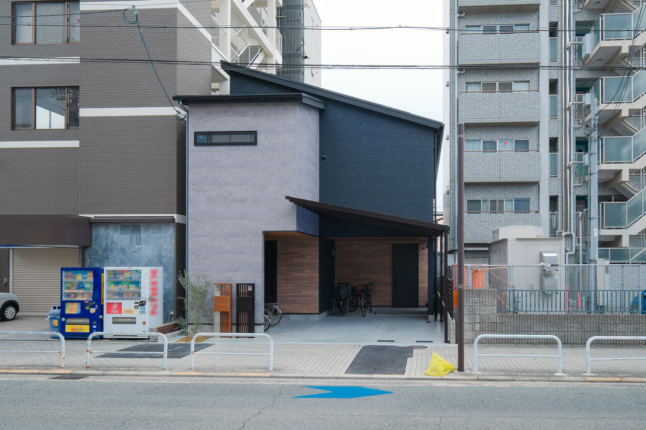 新栄建設　パナソニックビルダーズグループ 【4000万円台/約58坪/シアタールーム/間取図有】玄関も別々！完全独立型二世帯住宅の建築実例画像2