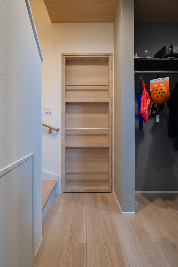 新栄建設　パナソニックビルダーズグループ 【4000万円台/約58坪/シアタールーム/間取図有】玄関も別々！完全独立型二世帯住宅の建築実例画像5