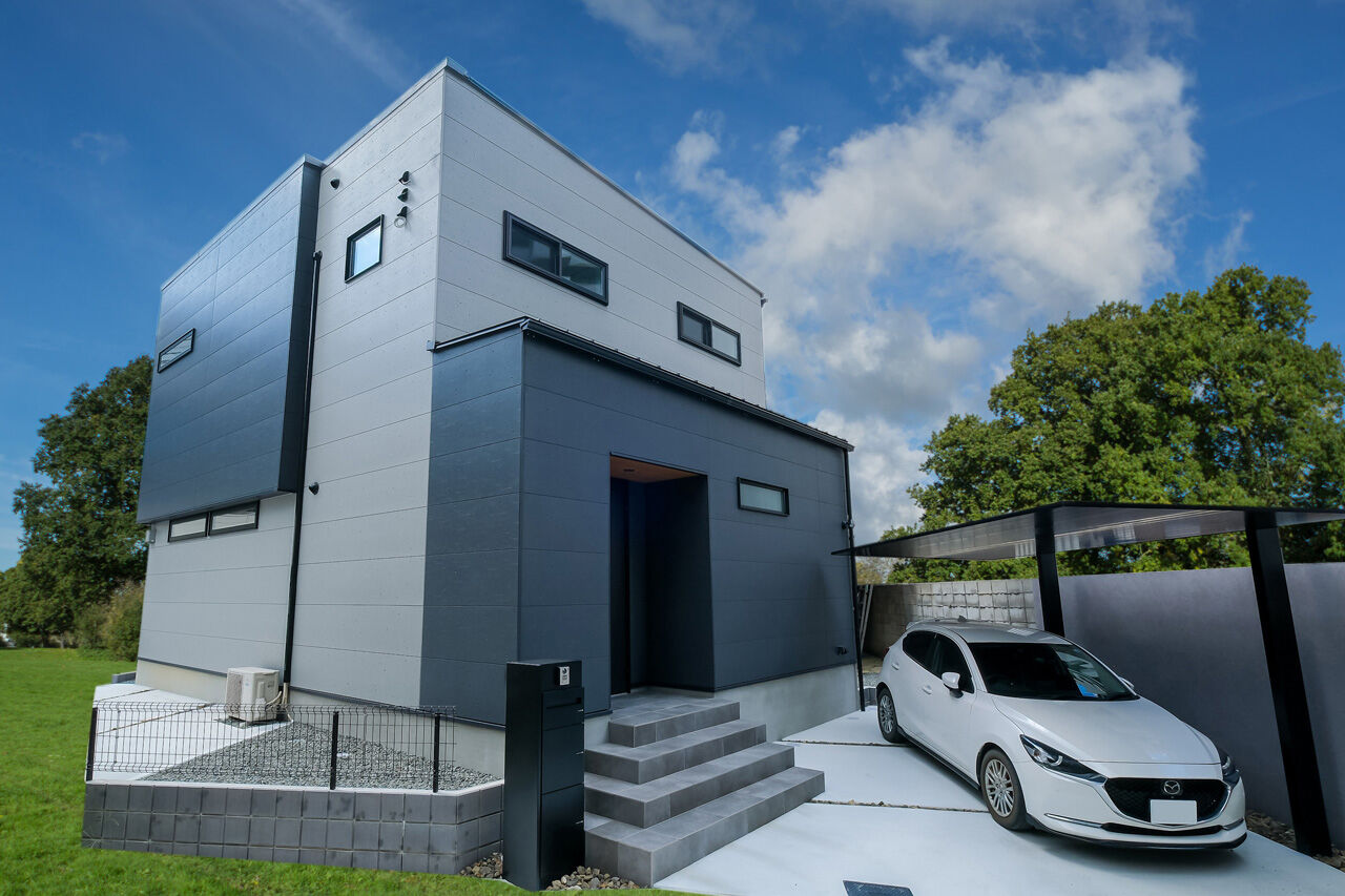 新栄建設　パナソニックビルダーズグループ 【2000万円台/約30坪/変形地/秘密基地/間取図有】吹抜けのある上質なラグジュアリー空間の建築実例画像2