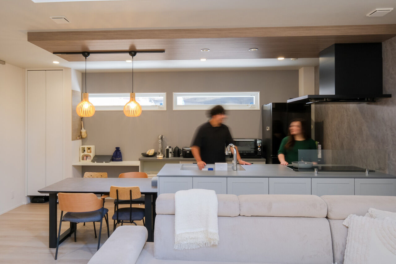 新栄建設　パナソニックビルダーズグループ 【2000万円台/約30坪/変形地/秘密基地/間取図有】吹抜けのある上質なラグジュアリー空間の建築実例画像3