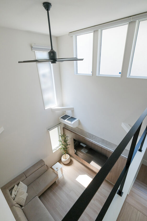 新栄建設　パナソニックビルダーズグループ 【2000万円台/約30坪/変形地/秘密基地/間取図有】吹抜けのある上質なラグジュアリー空間の建築実例画像4