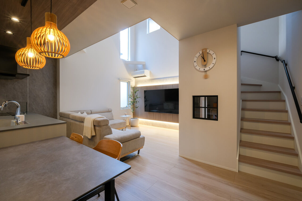 新栄建設　パナソニックビルダーズグループ 【2000万円台/約30坪/変形地/秘密基地/間取図有】吹抜けのある上質なラグジュアリー空間の建築実例画像5