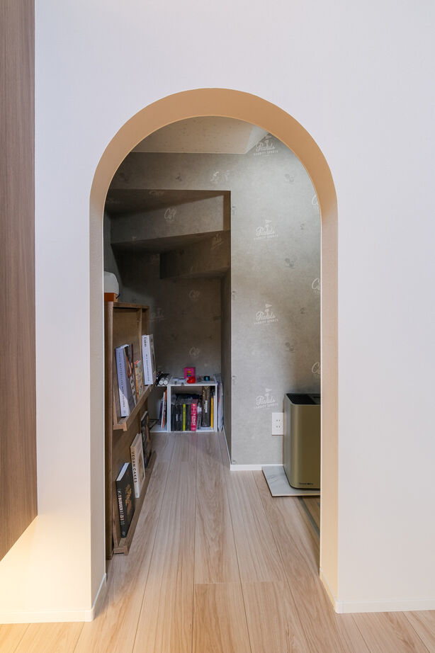 新栄建設　パナソニックビルダーズグループ 【2000万円台/約30坪/変形地/秘密基地/間取図有】吹抜けのある上質なラグジュアリー空間の建築実例画像6