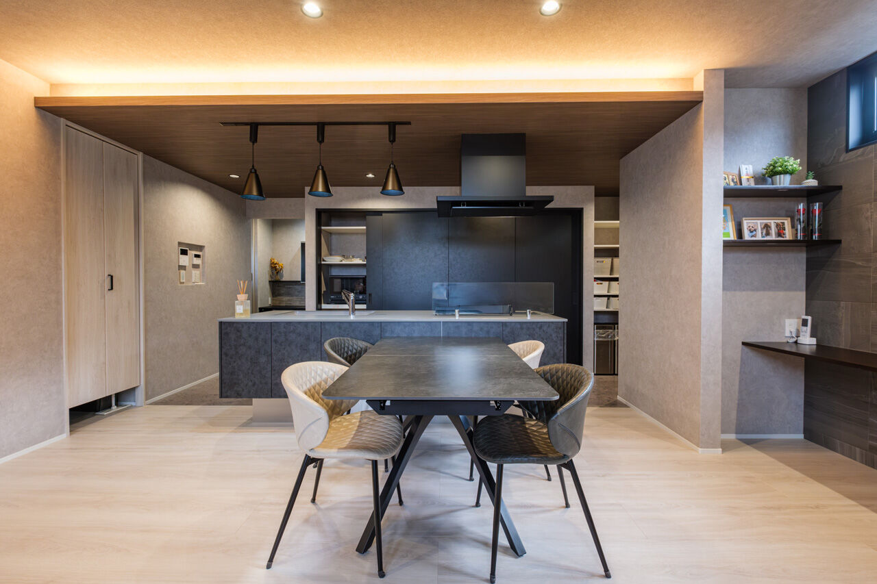 新栄建設　パナソニックビルダーズグループ 【2000万円台/33.4坪/間取り図有】２階LDKは勾配天井で広々。目線が広がるホテルライクな家の建築実例画像4