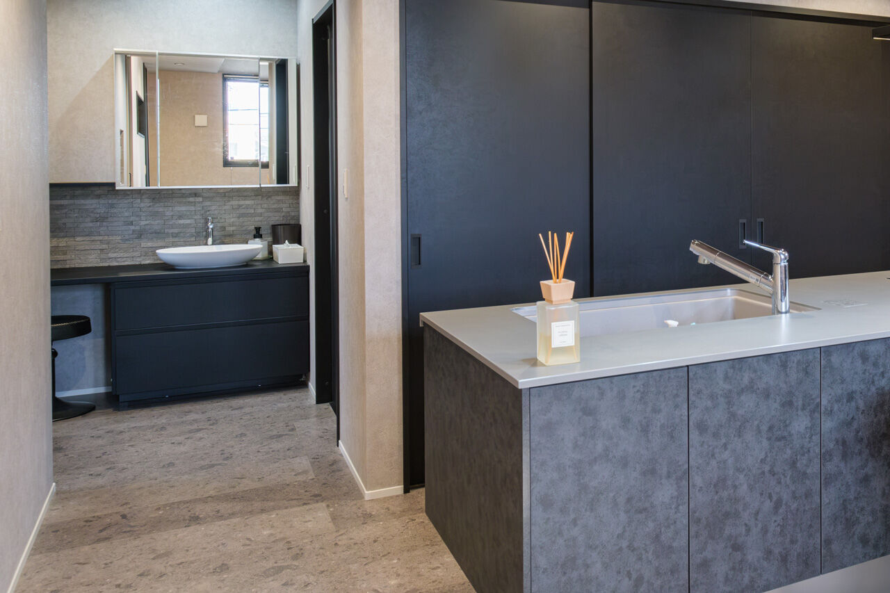 新栄建設　パナソニックビルダーズグループ 【2000万円台/33.4坪/間取り図有】２階LDKは勾配天井で広々。目線が広がるホテルライクな家の建築実例画像5