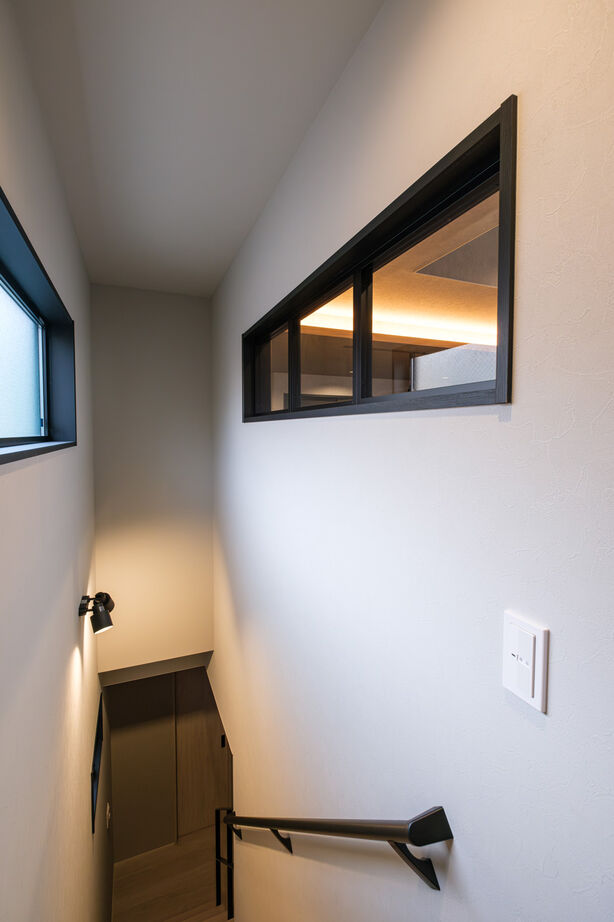 新栄建設　パナソニックビルダーズグループ 【2000万円台/33.4坪/間取り図有】２階LDKは勾配天井で広々。目線が広がるホテルライクな家の建築実例画像7