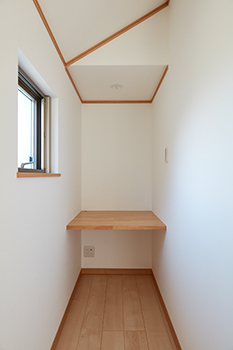 角屋ハウジング 【片流れ屋根/無垢材】和の趣を感じさせるリビング　注文住宅の醍醐味を感じられる住まい　の建築実例画像7