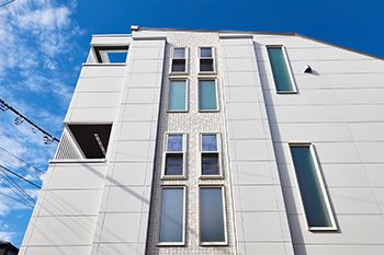 角屋ハウジング 【3階建て/狭小地/無垢材】敷地を最大限活用して広々過ごせるビルトインガレージハウスの建築実例画像3